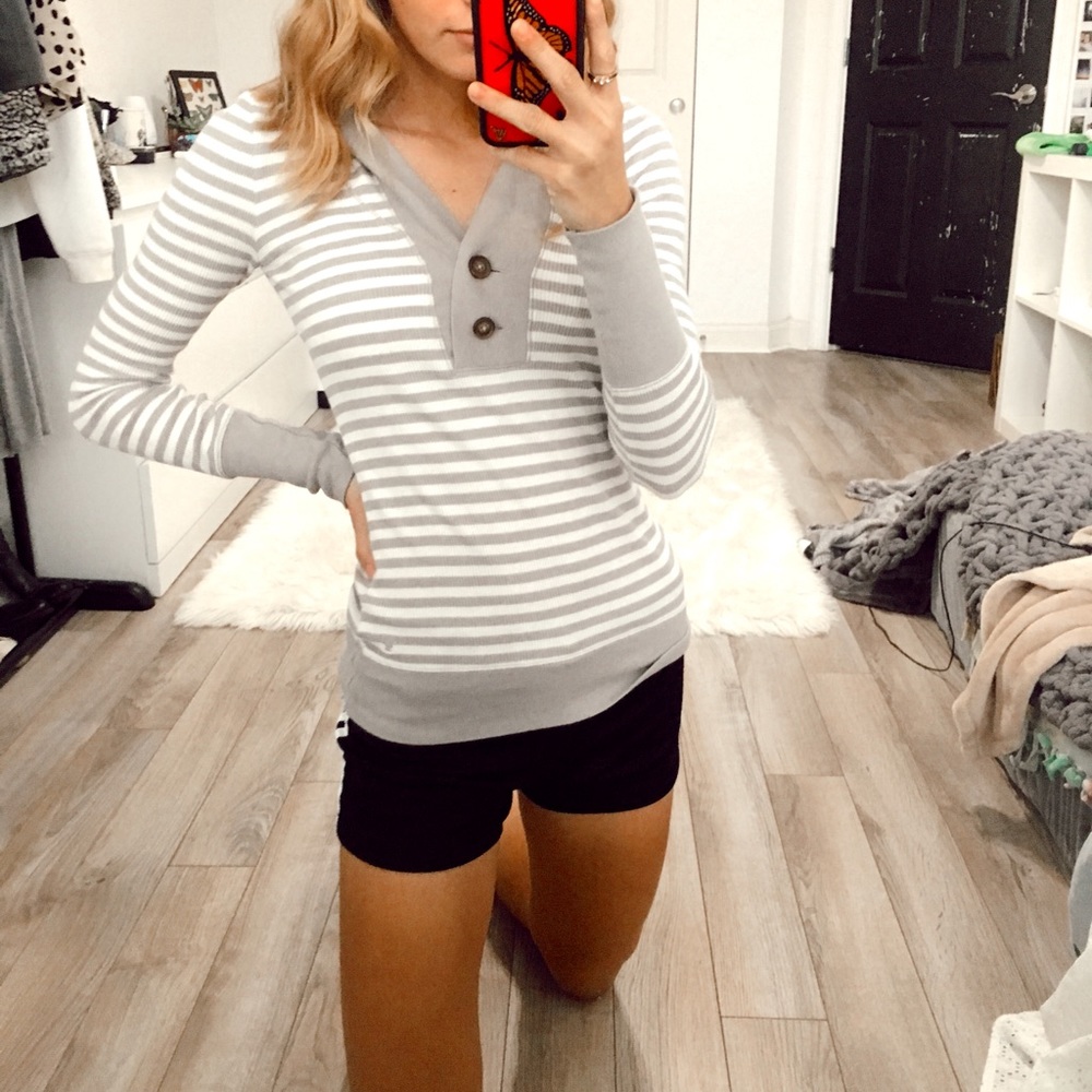 American Eagle Sweater With Hood